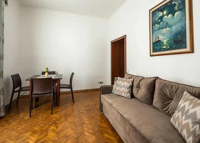 아파트 Next To Opera