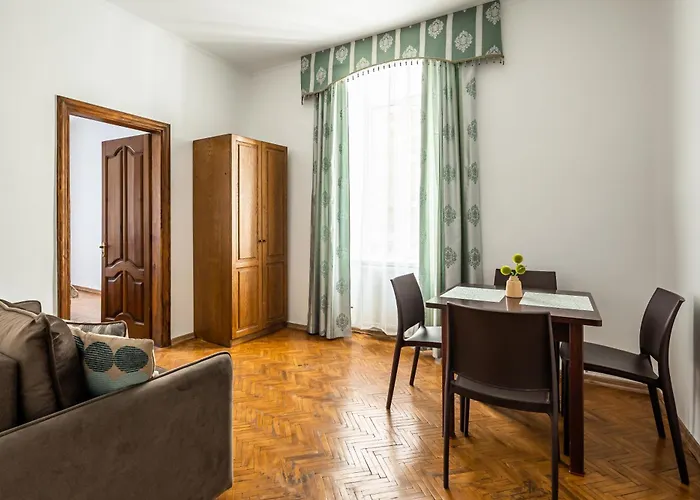 Daire Next To Opera Lviv