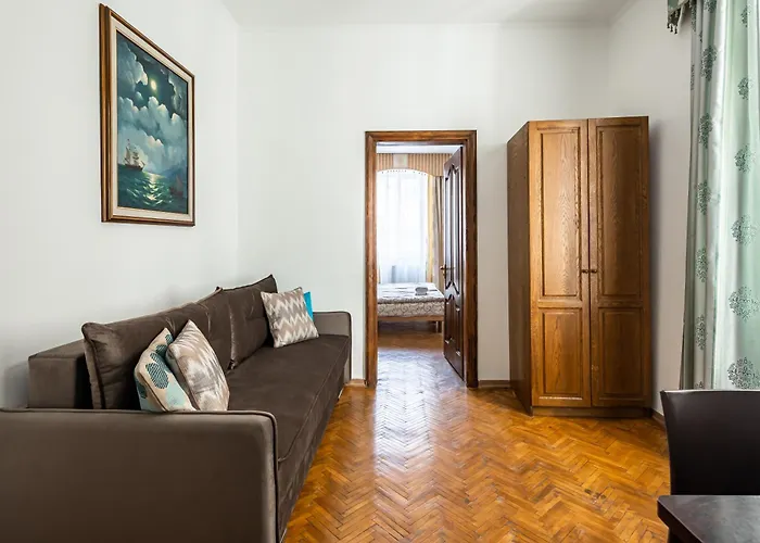 Next To Opera Daire *